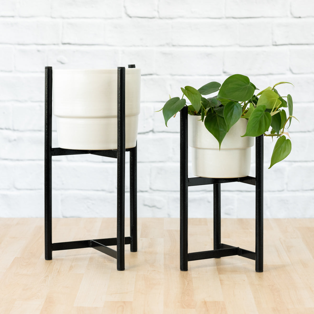 3 legged plant pot Metal Pot Stand - 3 Legs