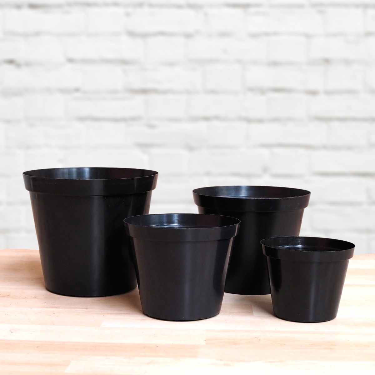 Plastic pots deals